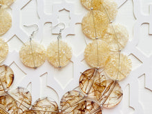 Load image into Gallery viewer, Champagne Crackle & Brown Chunky Statement Necklace, Big beaded jewelry, light brown chunky champagne jewelry, beaded earrings big bead