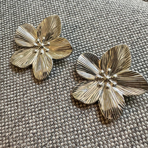 Silver Flower Shiny Stud Earrings, oversize silver drop Earrings, Metal Geometric Earrings, shiny gray jewelry earrings metal floral