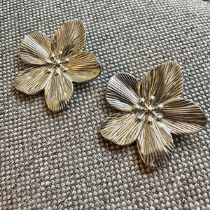 Silver Flower Shiny Stud Earrings, oversize silver drop Earrings, Metal Geometric Earrings, shiny gray jewelry earrings metal floral