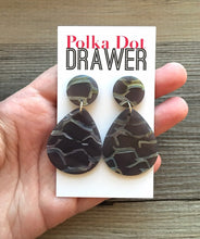 Load image into Gallery viewer, Gray Crackle Shell Teardrop earrings, round circle earrings, tortoise jewelry, smoke gray earrings, tortoise blush acetate earring glitter