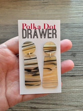Load image into Gallery viewer, Yellow Striped Shell Teardrop earrings, round circle earrings, tortoise jewelry, sunflower earrings, tortoise blonde acetate earring