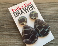 Load image into Gallery viewer, Gray Crackle Shell Teardrop earrings, round circle earrings, tortoise jewelry, smoke gray earrings, tortoise blush acetate earring glitter