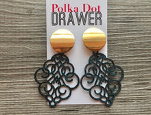 Load image into Gallery viewer, Shiny vintage Filigree Earrings, gold drop Metal Filigree Earrings, filigree jewelry, metallic gold jewelry cutout lace earrings geometric