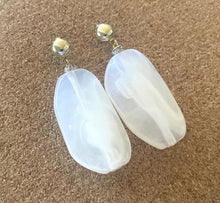 Load image into Gallery viewer, White &amp; Gold drop bead earrings, white beaded statement earrings, white jewelry, creamy white dangle earrings