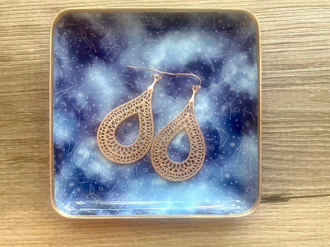 Matte Filigree Earrings, gold drop Metal Filigree Earrings, filigree jewelry, metallic gold jewelry cutout lace earrings, metal geometric
