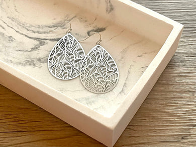 Shiny Silver Monstera Leaf Filigree Earrings drop Metal Filigree Earrings, filigree jewelry, metallic jewelry cutout lace metal geometric