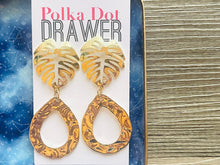 Load image into Gallery viewer, Gold Hammered earrings, Floral round statement monstera metal jewelry, gold geometric earrings pierced dangle drop chunky shiny metal