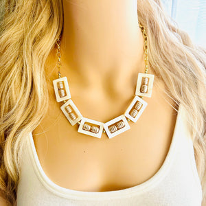 Creamy Statement Necklace, single strand Geometric Beaded Jewelry, off white bib necklace, shell necklace, eggshell gold chain champagne