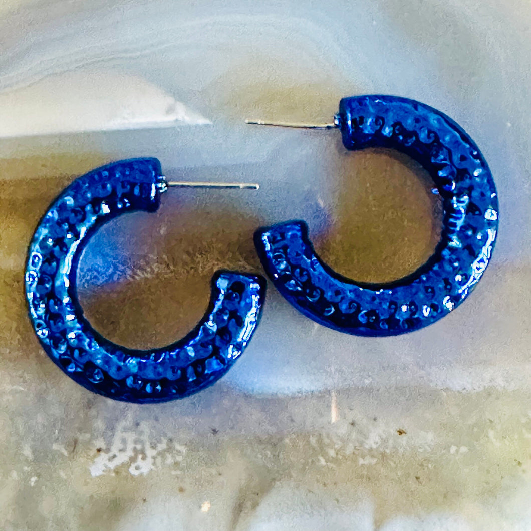 Royal Blue Rainbow Geometric Drop Hoop earrings set, metallic blue jewelry, hammered aluminum hoops bridesmaid dark blue aqua
