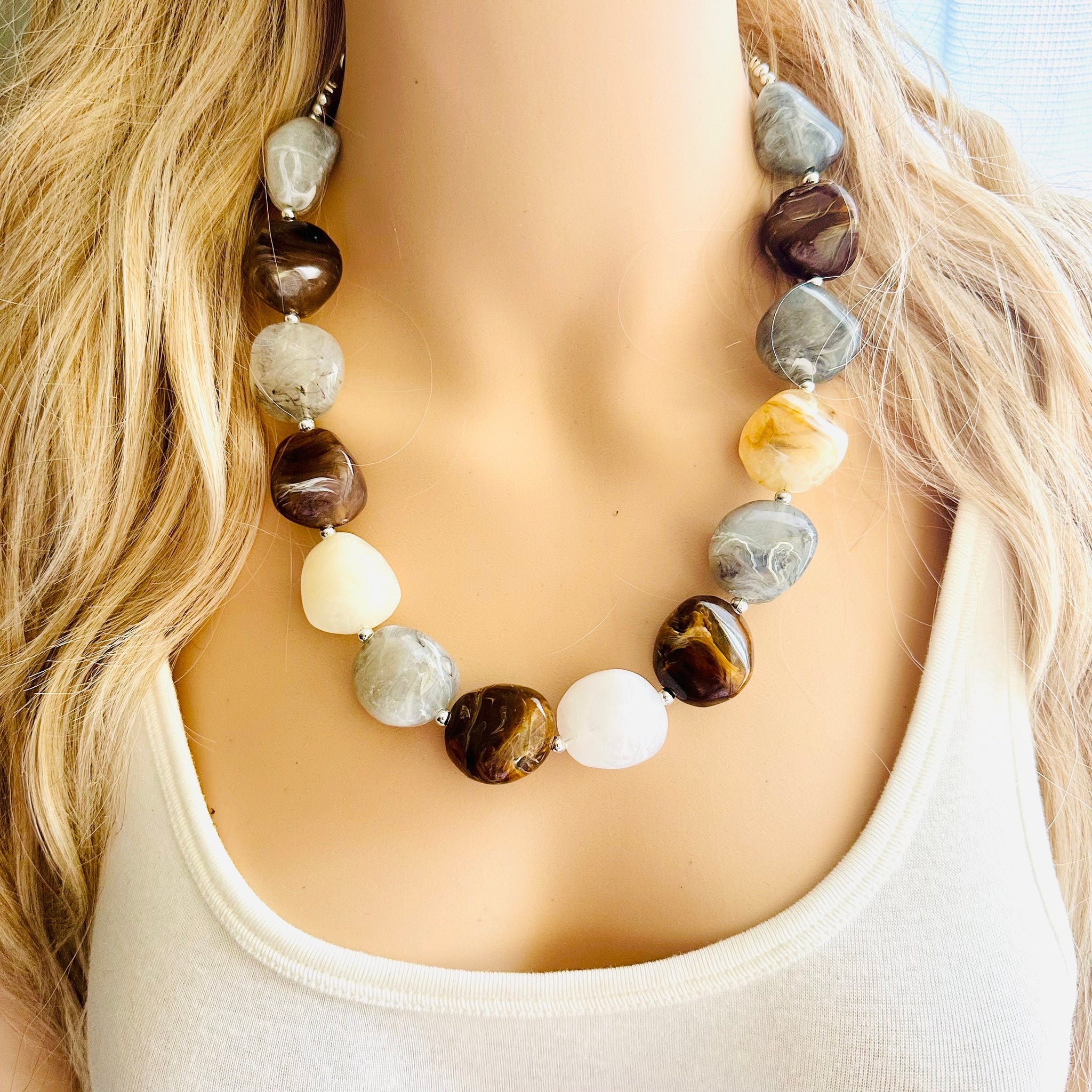 Chunky Beaded Necklaces: Elevating Your Style with Bold Accessories Chunky Beaded Necklaces: Elevating Your Style with Bold Accessories